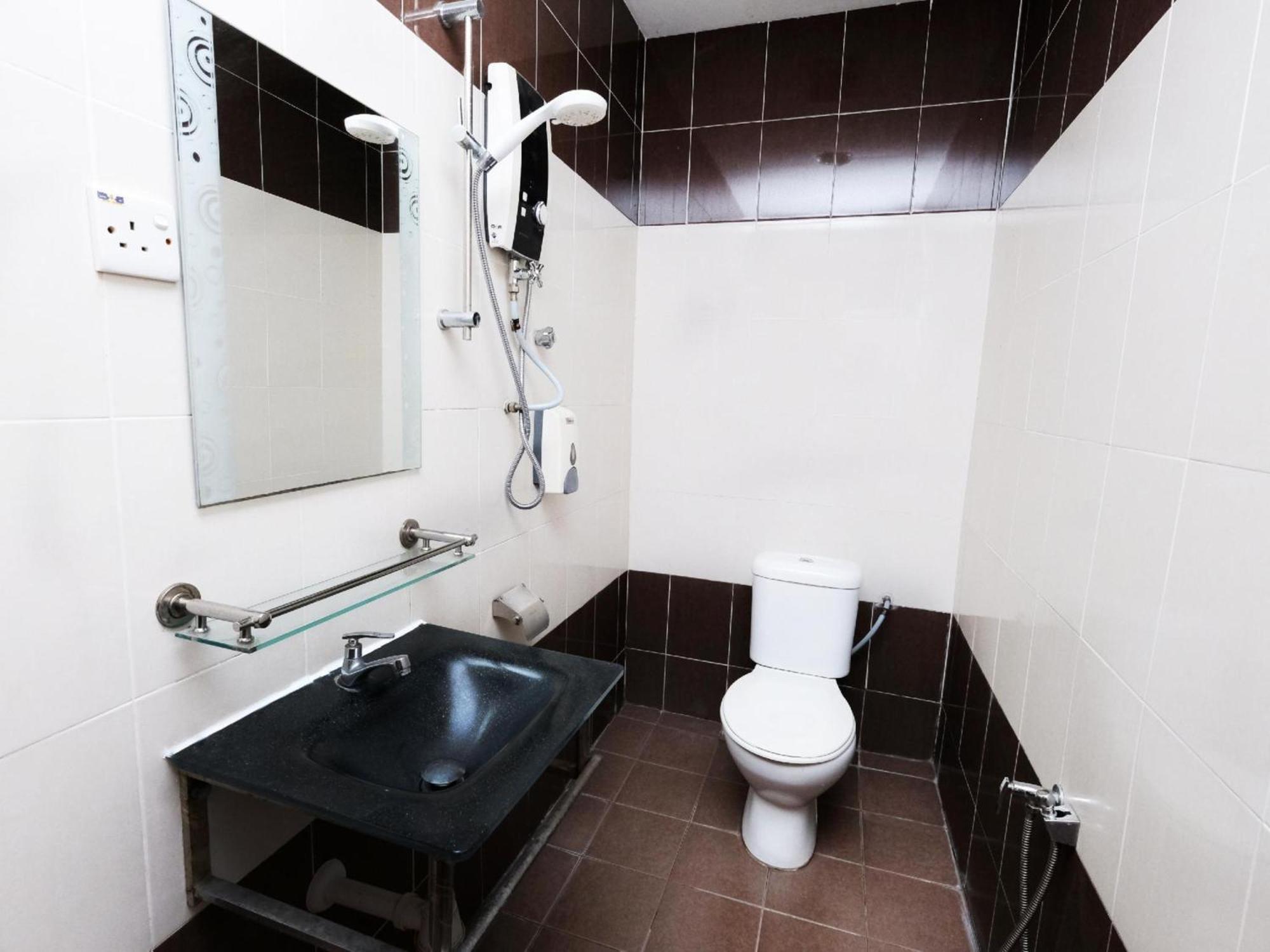 Super Oyo 707 Ayuni Hotel Bangi Bagian luar foto