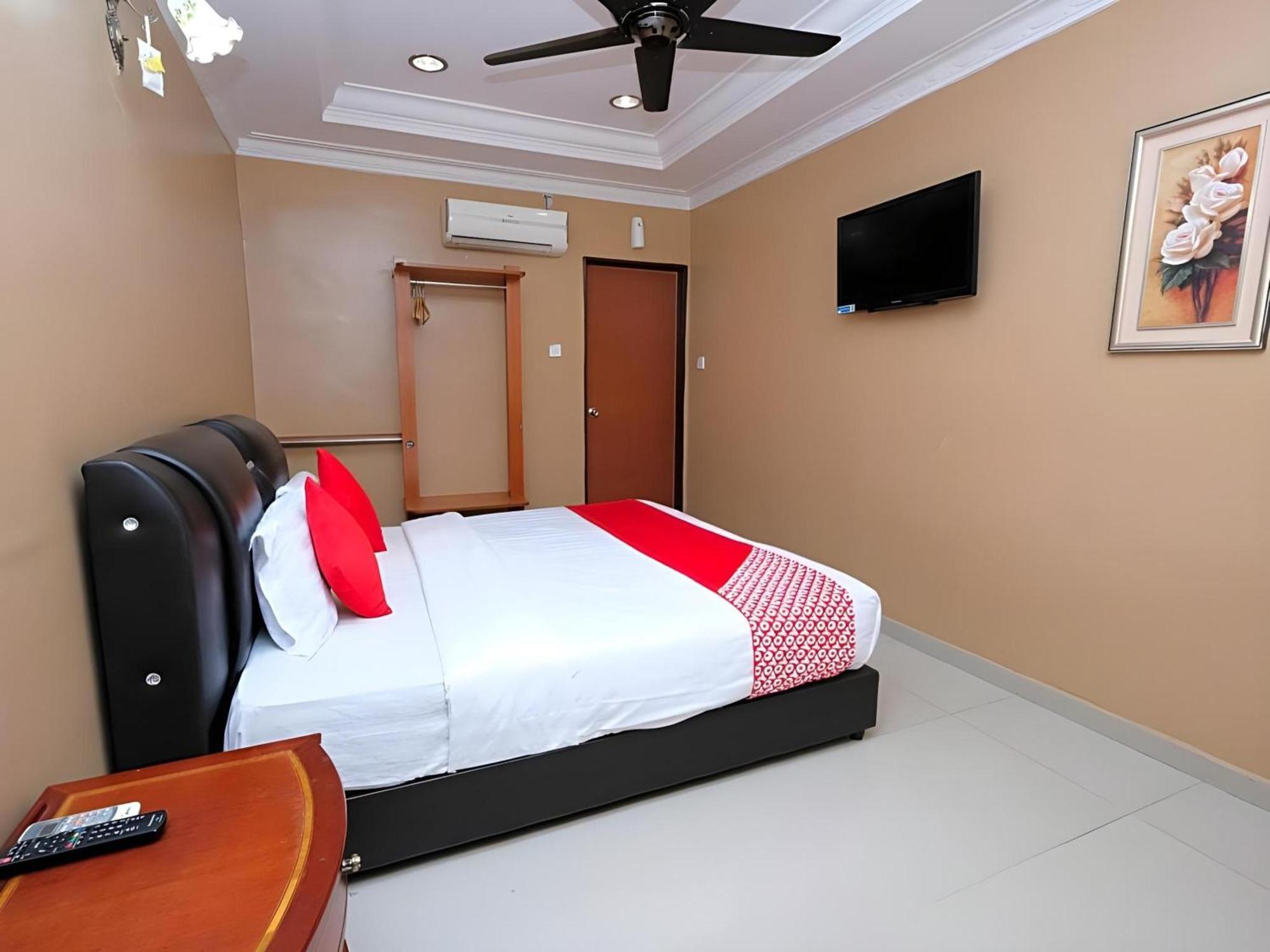 Super Oyo 707 Ayuni Hotel Bangi Bagian luar foto